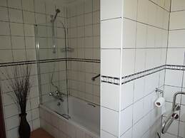 Trees Too Guest Lodge