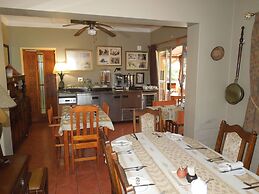 Trees Too Guest Lodge