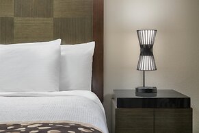 Best Western Premier Crown Chase Inn & Suites