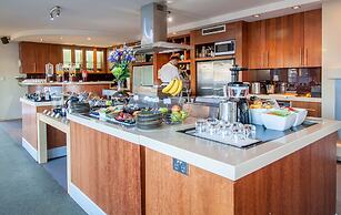 Pier 21 Riverside Apartment Hotel