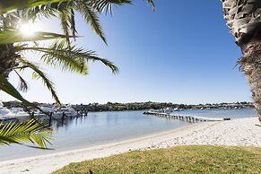 Pier 21 Riverside Apartment Hotel