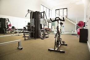 Pier 21 Riverside Apartment Hotel