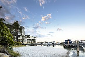 Pier 21 Riverside Apartment Hotel