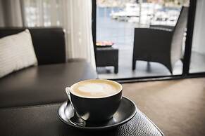 Pier 21 Riverside Apartment Hotel