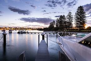 Pier 21 Riverside Apartment Hotel