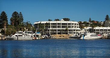 Pier 21 Riverside Apartment Hotel