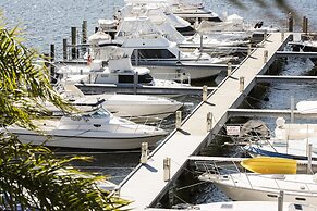 Pier 21 Riverside Apartment Hotel