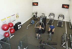 Pier 21 Riverside Apartment Hotel