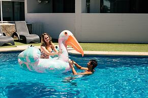 Pier 21 Riverside Apartment Hotel