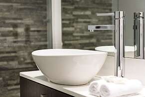 Pier 21 Riverside Apartment Hotel