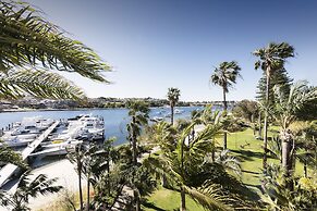 Pier 21 Riverside Apartment Hotel