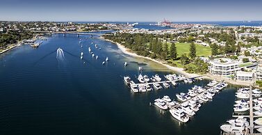 Pier 21 Riverside Apartment Hotel