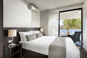 Pier 21 Riverside Apartment Hotel