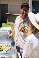 Pier 21 Riverside Apartment Hotel