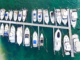 Pier 21 Riverside Apartment Hotel