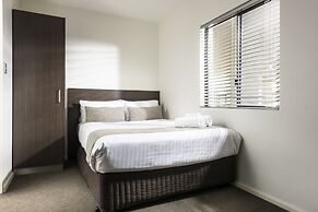 Pier 21 Riverside Apartment Hotel