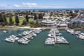 Pier 21 Riverside Apartment Hotel