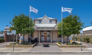 Pier 21 Riverside Apartment Hotel