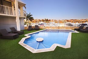 Pier 21 Riverside Apartment Hotel