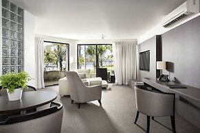 Pier 21 Riverside Apartment Hotel