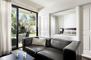 Pier 21 Riverside Apartment Hotel