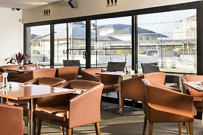 Pier 21 Riverside Apartment Hotel