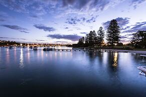 Pier 21 Riverside Apartment Hotel