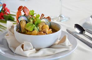 Cabo Blanco Hotel & Marina