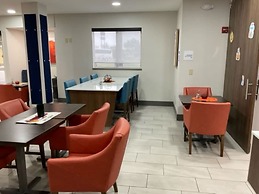 Holiday Inn Express Wichita North - Park City by IHG