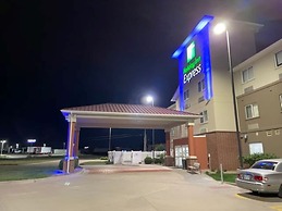 Holiday Inn Express Wichita North - Park City by IHG