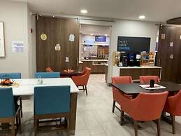 Holiday Inn Express Wichita North - Park City by IHG