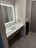 Holiday Inn Express Wichita North - Park City by IHG