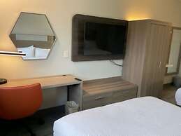 Holiday Inn Express Wichita North - Park City by IHG
