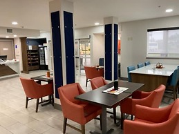 Holiday Inn Express Wichita North - Park City by IHG