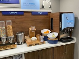 Holiday Inn Express Wichita North - Park City by IHG