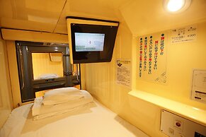 Shinjuku Kuyakusho-mae Capsule Hotel