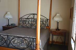 Eagle Fire Lodge & Cabins