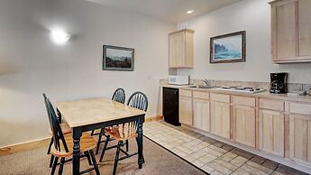 Eagle Fire Lodge & Cabins