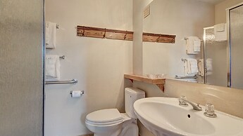 Eagle Fire Lodge & Cabins