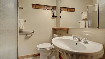 Eagle Fire Lodge & Cabins