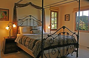 Topanga Canyon Inn B&B