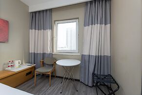 ibis Shanghai Lianyang