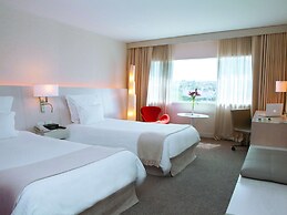 Pullman Rosario City Center Hotel