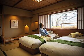 1000 Years of Tradition - Akiu Onsen Sakan