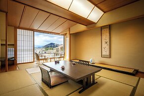 1000 Years of Tradition - Akiu Onsen Sakan