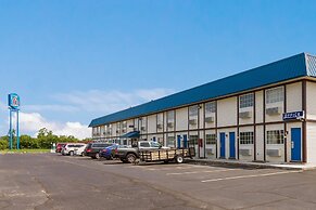 Motel 6 Rossford, OH