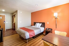 Motel 6 Rossford, OH