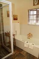 Aan de Oever Guesthouse