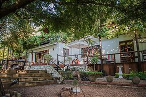 Aan de Oever Guesthouse