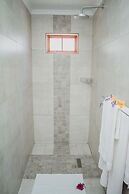 Aan de Oever Guesthouse